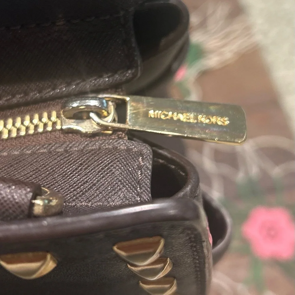 Michael Kors- “Selma” xl large Brown leather satchel with Gold Studded Accents. - Picture 6 of 7